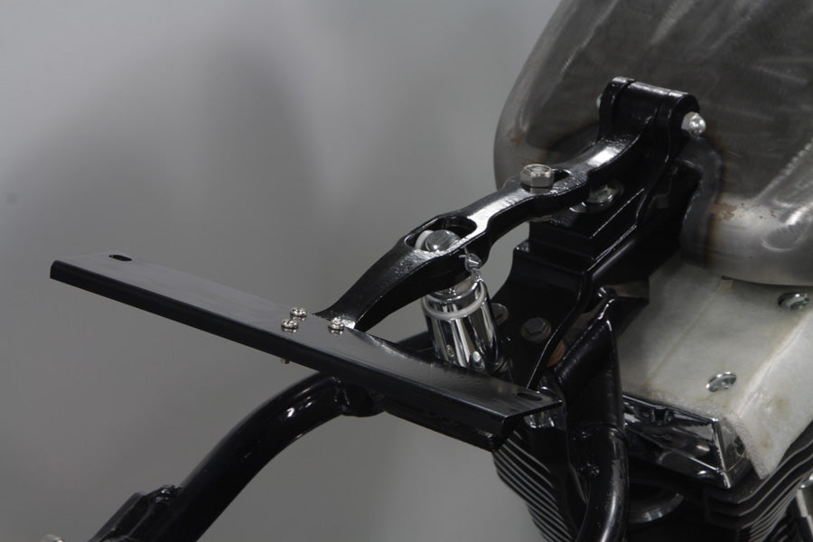 Black Seat T and Chrome Piston Kit