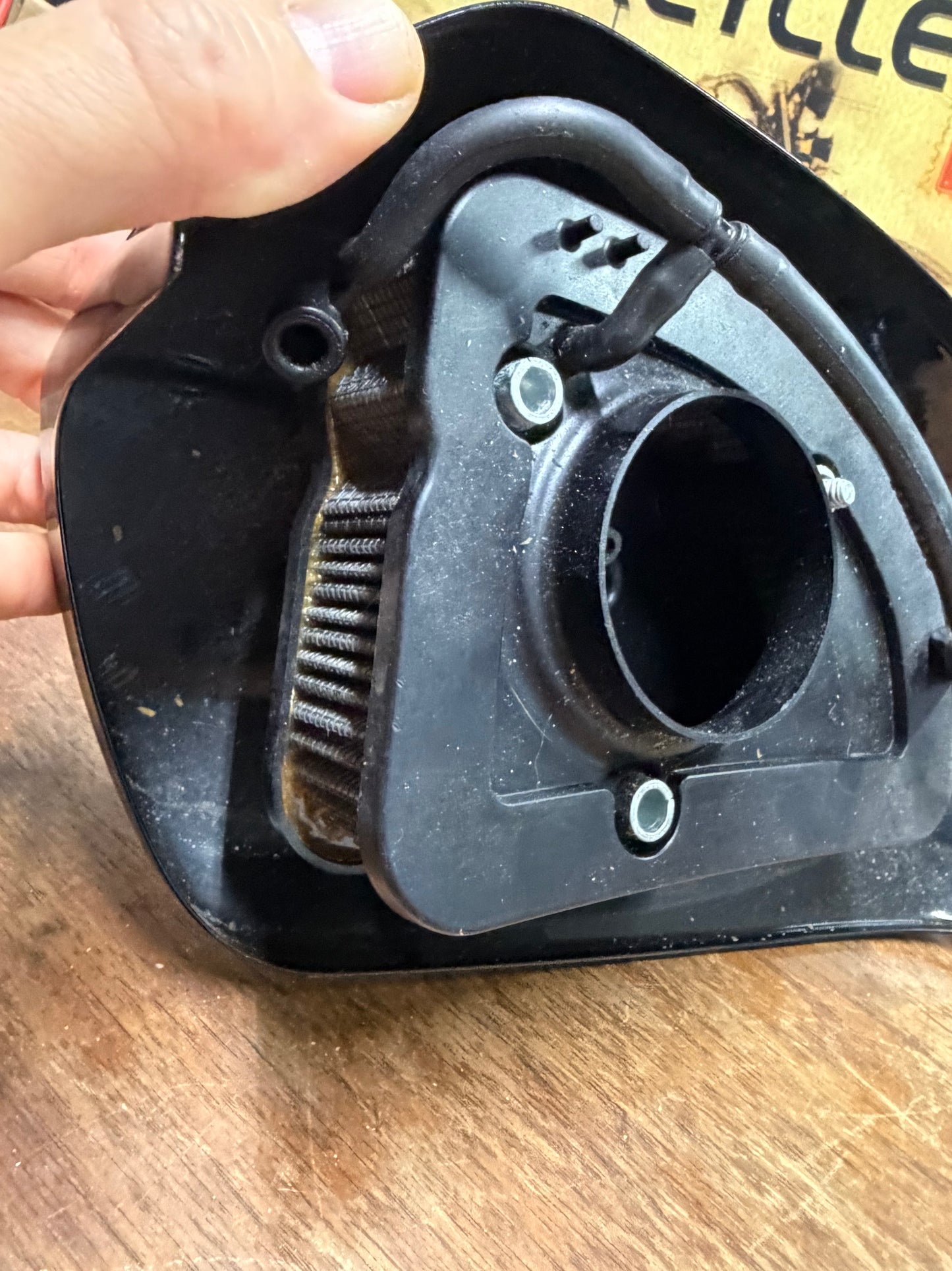 Harley Davidson 107 Milwaukee Eight Air Cleaner Assembly OEM 29000116 Used