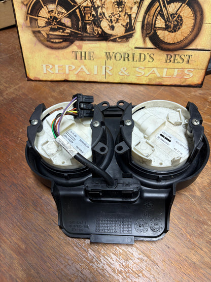 Harley 04-07 Gauge Set Housing 67923-98 67459-04A 67261-04A Used