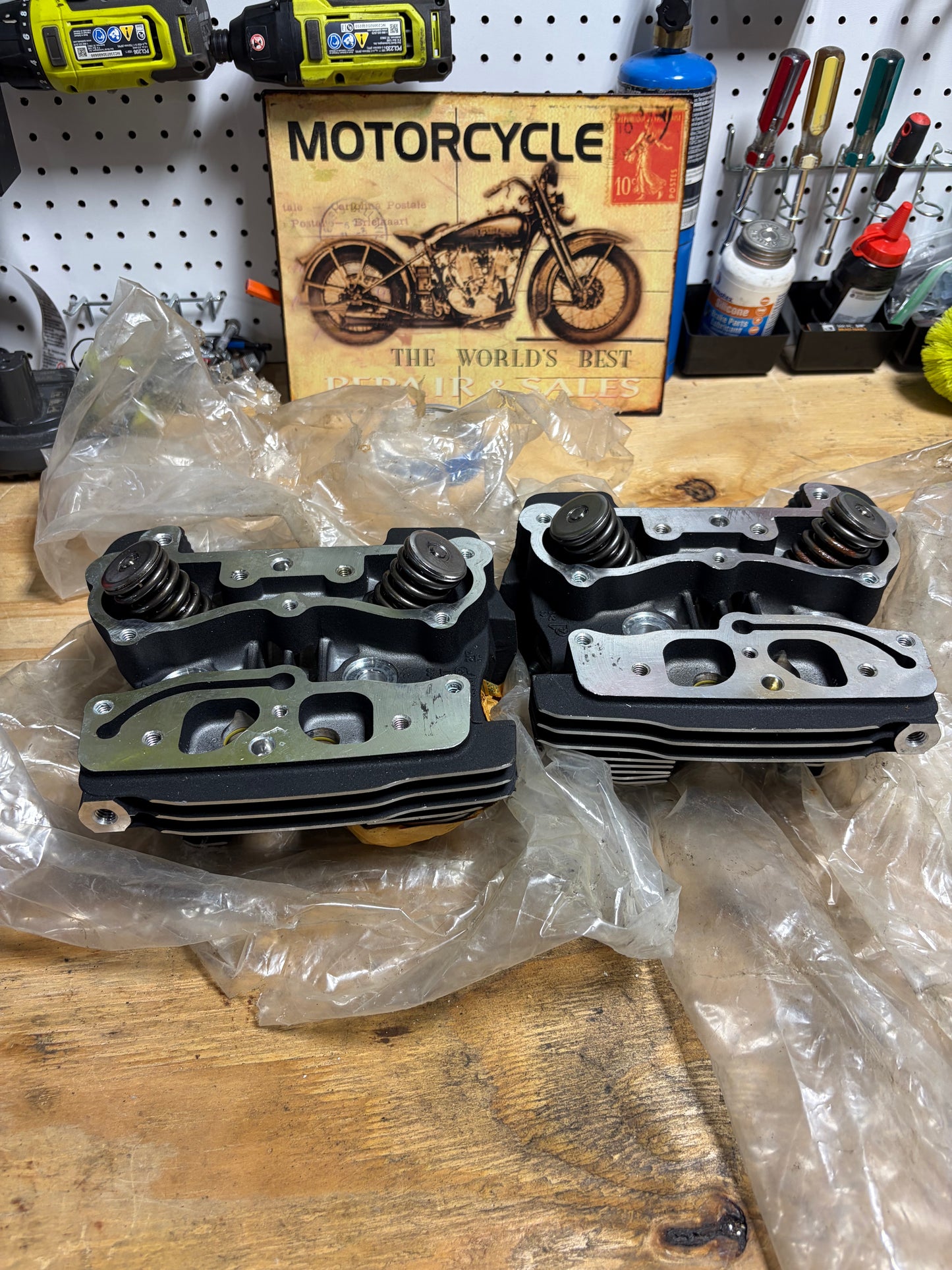 Harley Twin Cam 88 OEM Cylinder Heads 16723-99 16725-99 1999-06