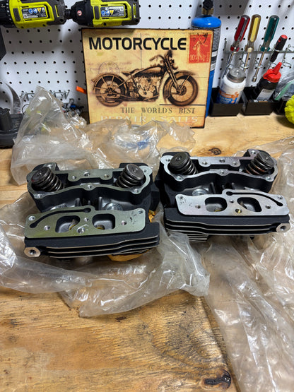 Harley Twin Cam 88 OEM Cylinder Heads 16723-99 16725-99 1999-06