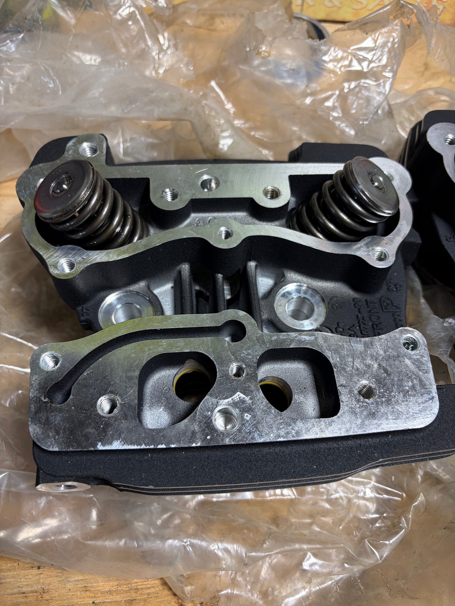 Harley Twin Cam 88 OEM Cylinder Heads 16723-99 16725-99 1999-06
