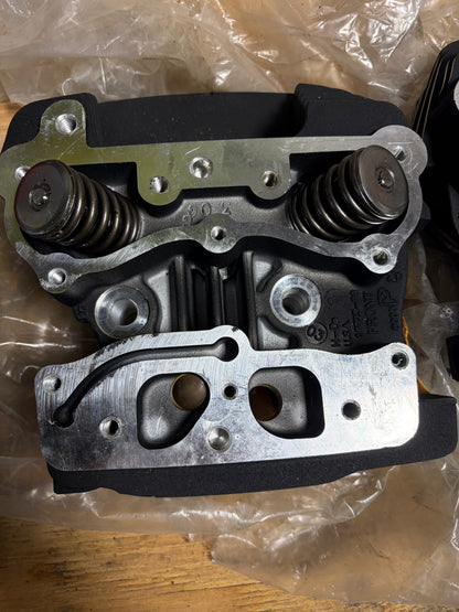 Harley Twin Cam 88 OEM Cylinder Heads 16723-99 16725-99 1999-06