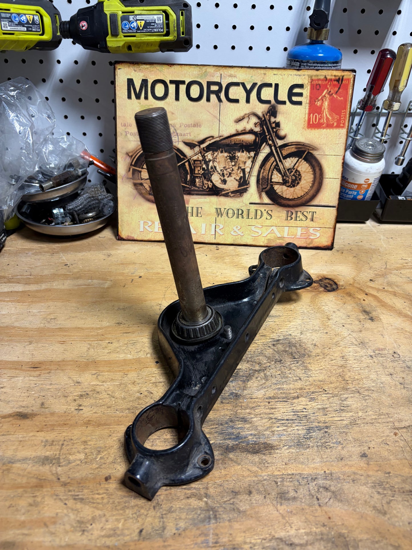 Harley 39mm Narrow-Glide Lower Triple Tree CF4301 - Sportster
