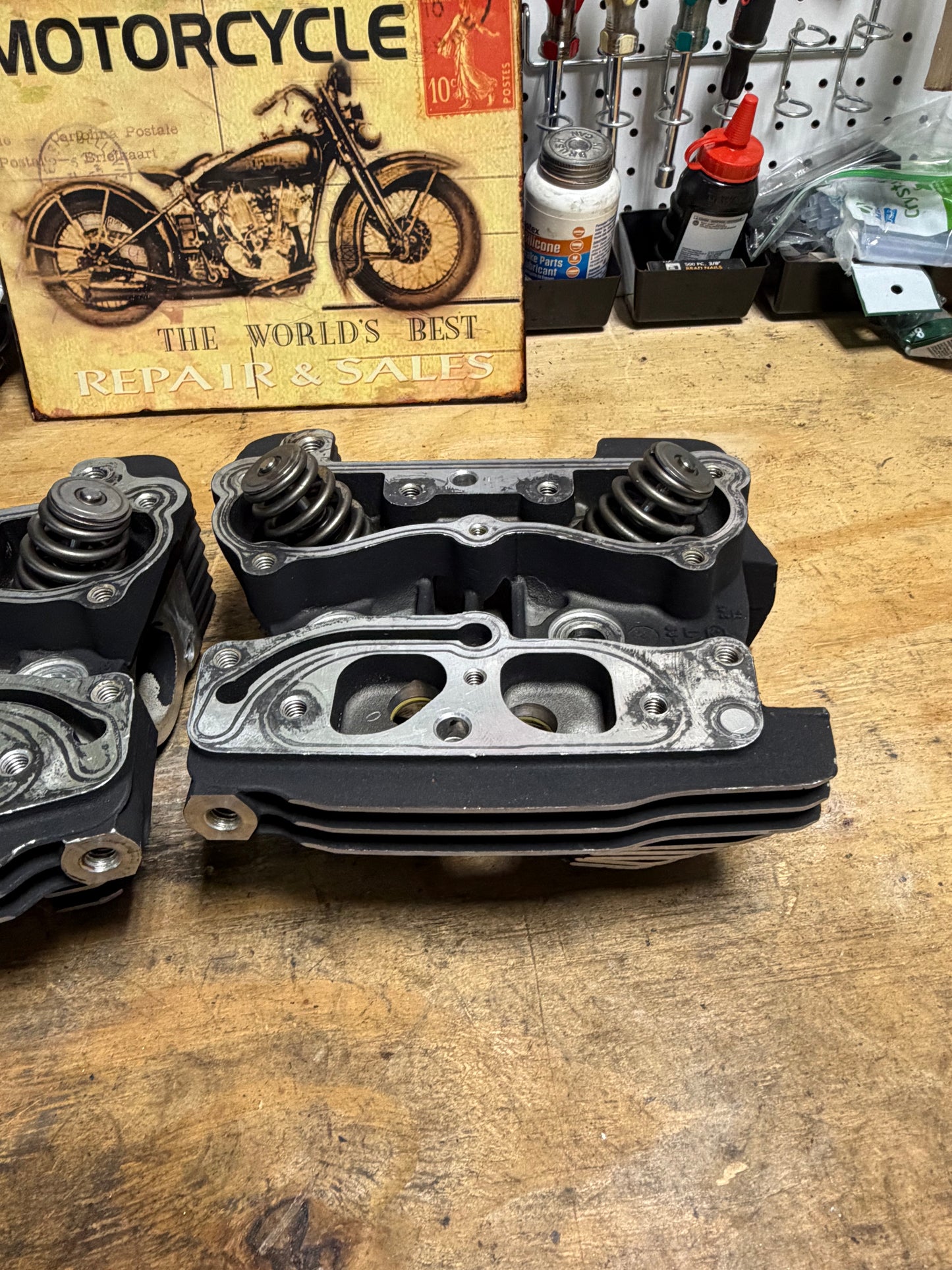 Harley Twin Cam 88 OEM Cylinder Heads Pair 16723-99 16725-99 1999-06