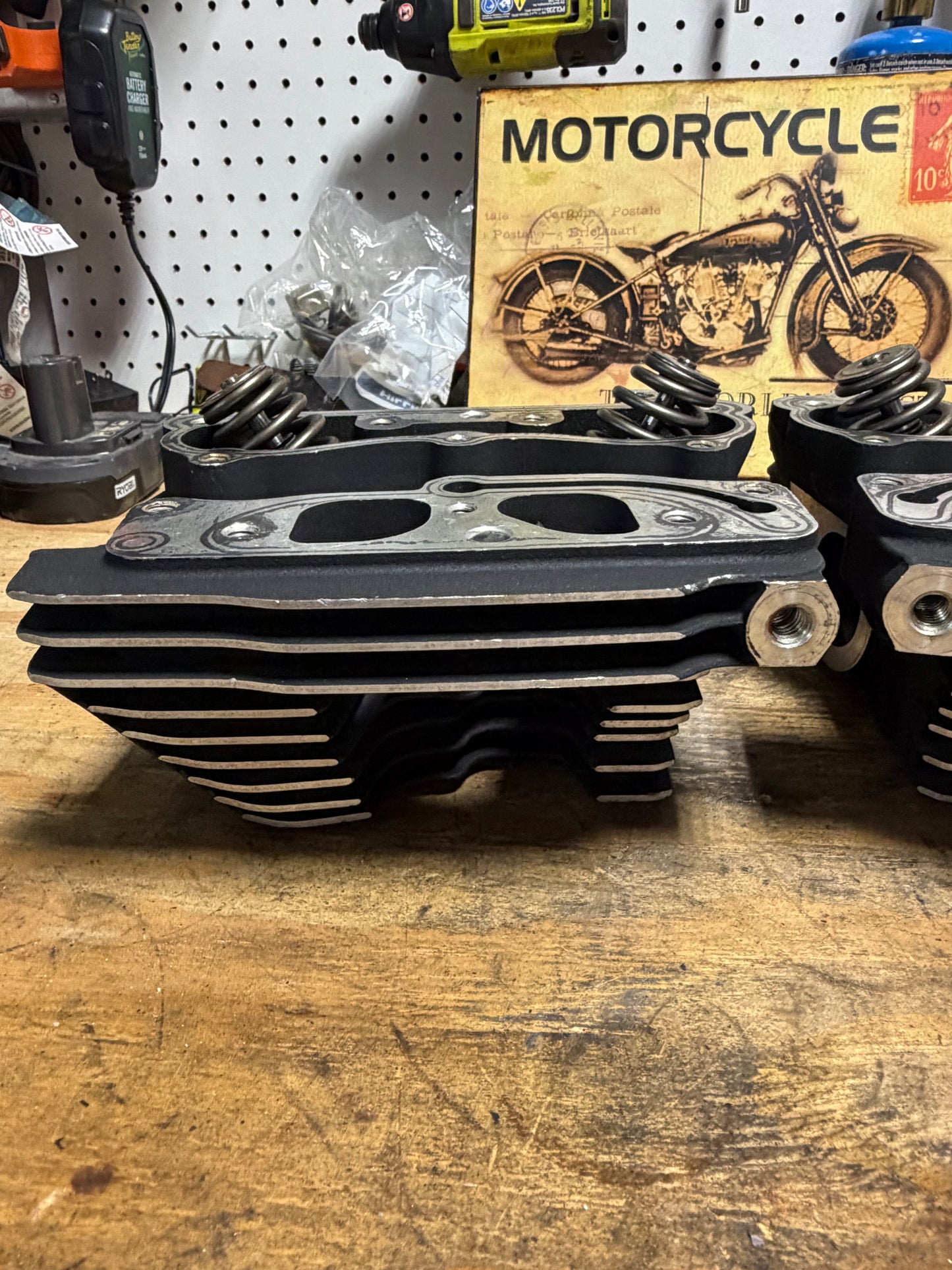 Harley Twin Cam 88 OEM Cylinder Heads Pair 16723-99 16725-99 1999-06