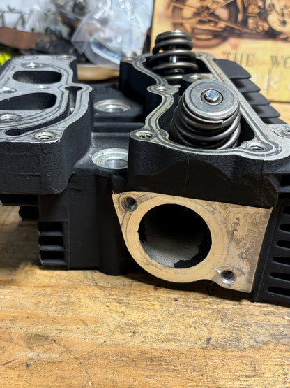 Harley Twin Cam 88 OEM Cylinder Heads Pair 16723-99 16725-99 1999-06