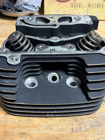 Harley Twin Cam 88 OEM Cylinder Heads Pair 16723-99 16725-99 1999-06
