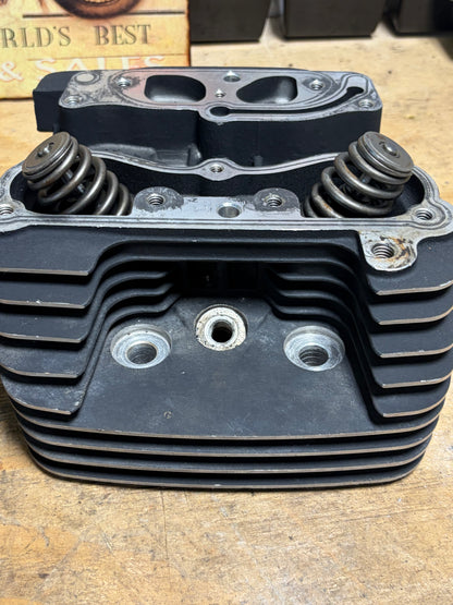 Harley Twin Cam 88 OEM Cylinder Heads Pair 16723-99 16725-99 1999-06
