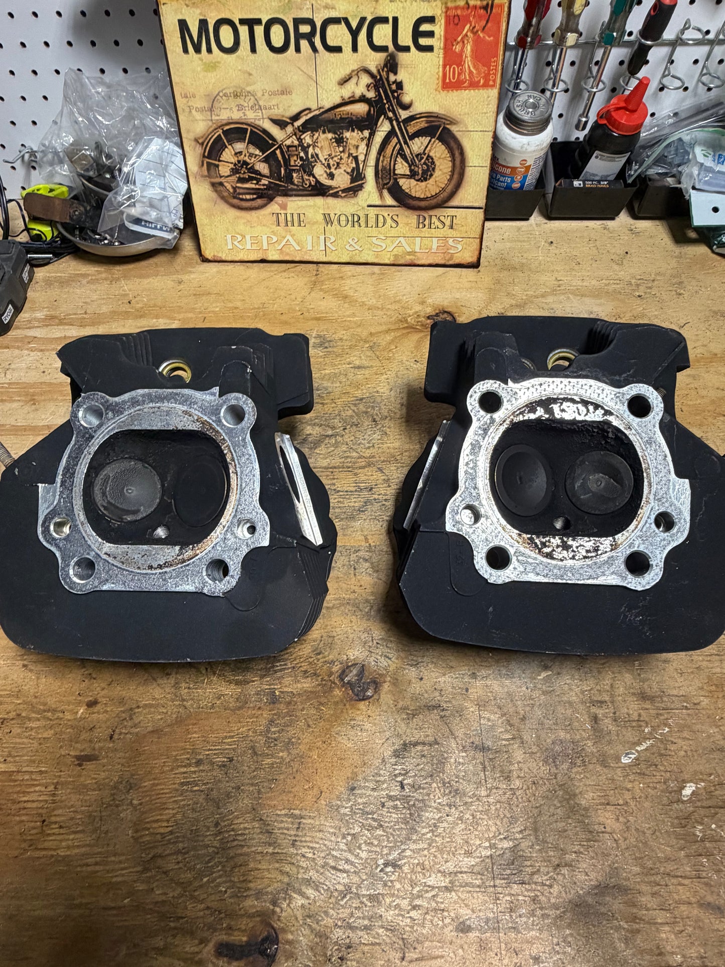Harley Twin Cam 88 OEM Cylinder Heads Pair 16723-99 16725-99 1999-06