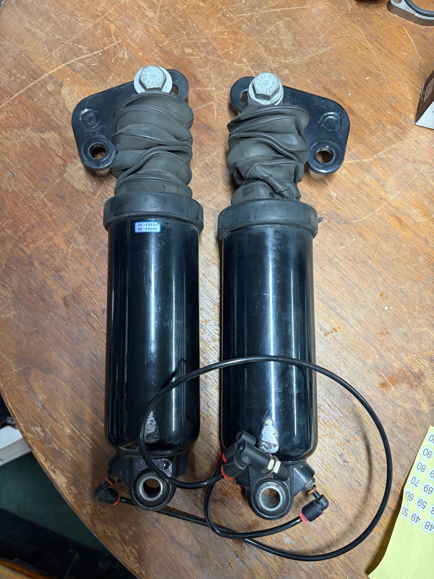 Harley OEM Low Profile Rear Air Shocks 54662-09 Touring FLHX FLTRX Pair