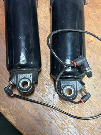 Harley OEM Low Profile Rear Air Shocks 54662-09 Touring FLHX FLTRX Pair