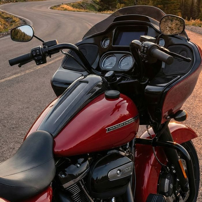 HOGWORKZ Carbon Fiber Flatline Tank Topper™️Dash Console for Harley® FLHXS / FLTRXS on red harley