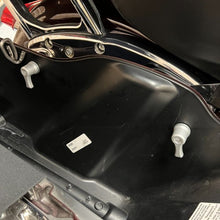 HOGWORKZ® Quick Turn Saddlebag Fasteners / Levers | Silver