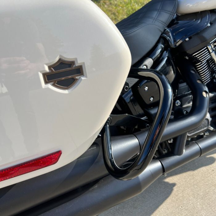 Black Saddlebag Guards for Harley® Low Rider ST from HOGWORKZ on low rider close up