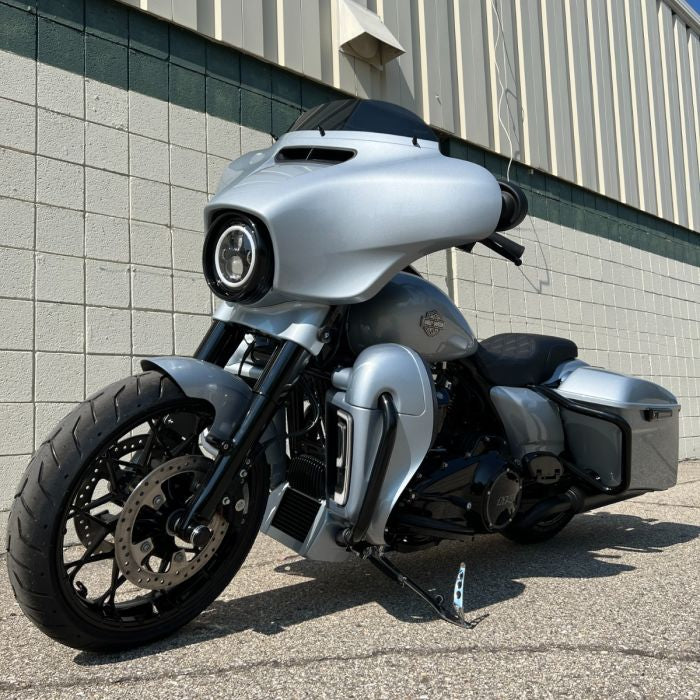 Harley® Touring Saddlebag Guards in black from HOGWORKZ® on street glide whole bike