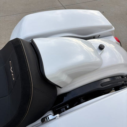 Color match Seat Cowl on Harley® road glide top